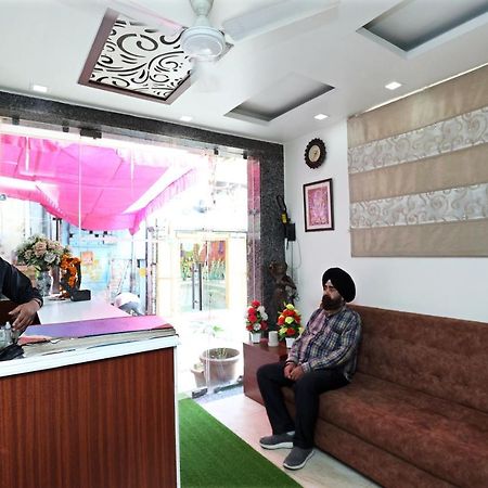 Hotel Toto International Dx Yeni Delhi Dış mekan fotoğraf