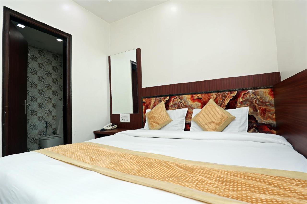 Hotel Toto International Dx Yeni Delhi Dış mekan fotoğraf